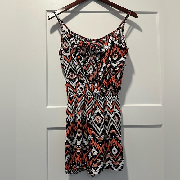 Romeo & Juliet Couture Geometric Jumpsuit - Picture 5 of 7
